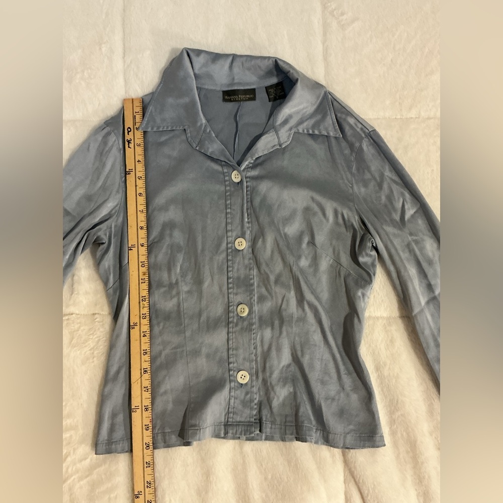 Banana Republic Women's Blue Button-Up Shirt - Picture 4 of 6
